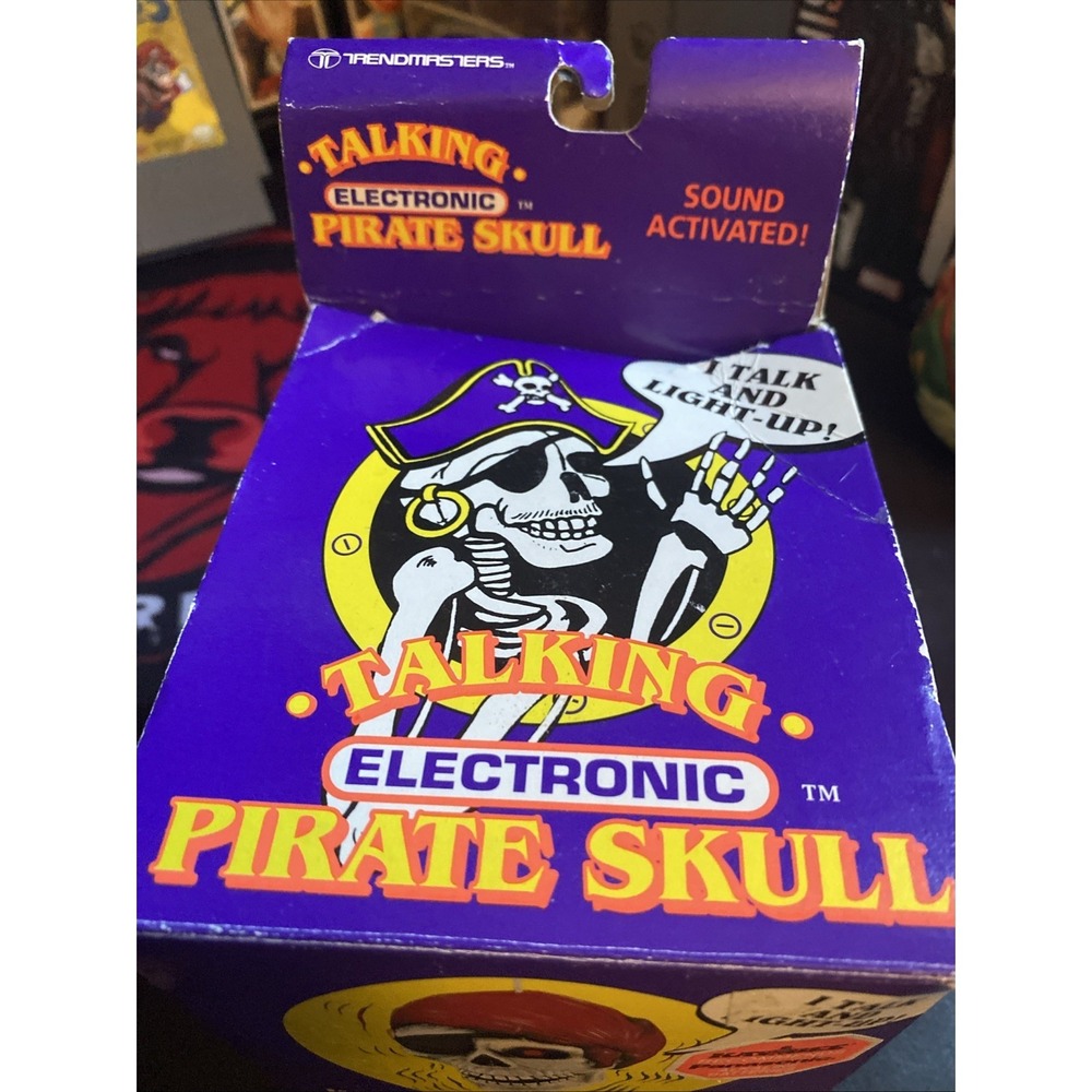 Vintage 1991 Trendmasters Strobie Pirate Skull w/Box Rare Toy